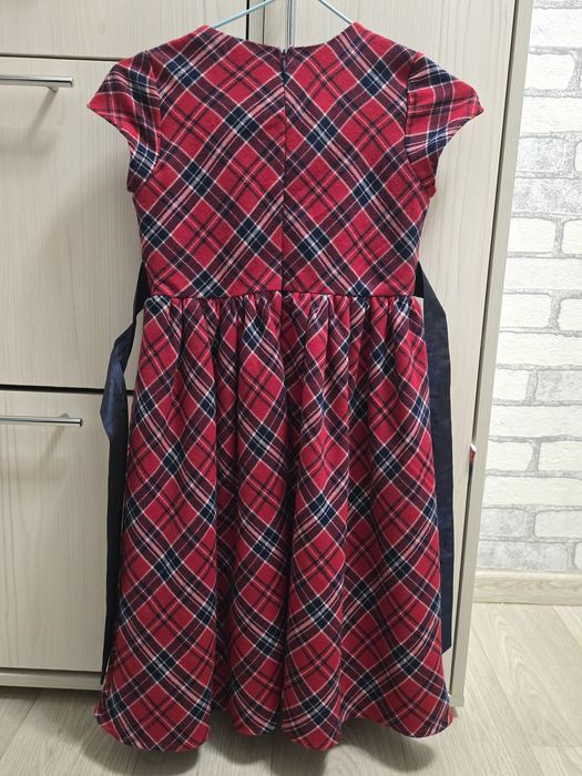 Продам красивое платье на девочку