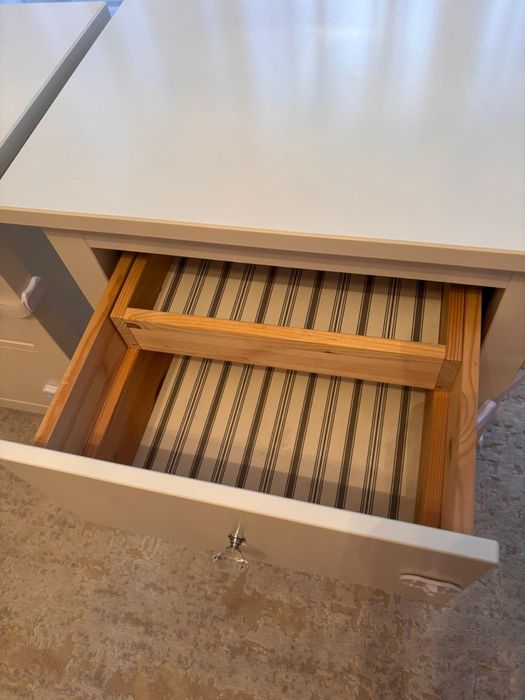 2 noptiere HEMNES din MDF , cu două sertare 54x66 cm