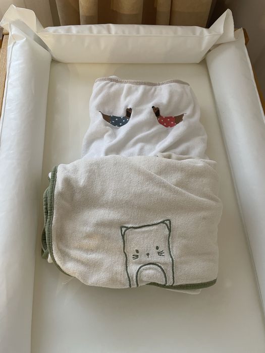 Повивалник / Маса за повиване SNIGLAR