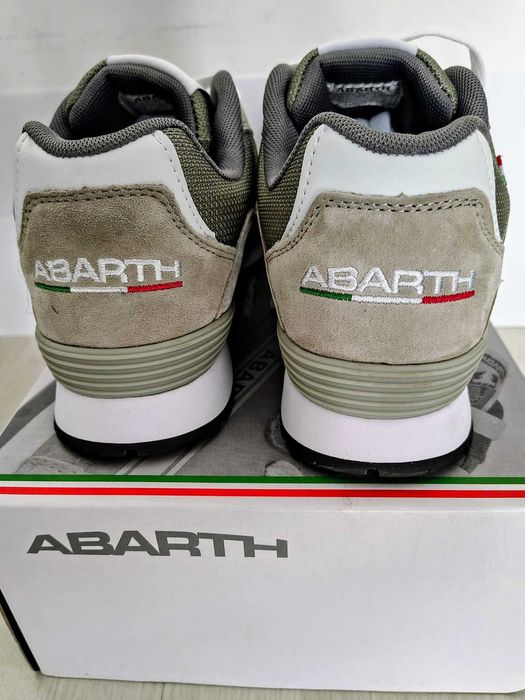 Vând 2 perechi pantofi sport Abarth, mărimea 43, în cutie originală.