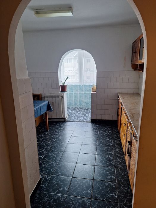 Inchiriez apartament 3 camere