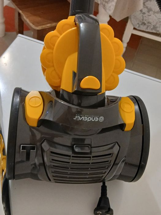 Продаю мощный пылесос