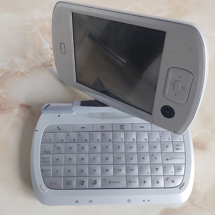 Vând HTC Innovation, în stare bună, fără baterie și capac //poze reale