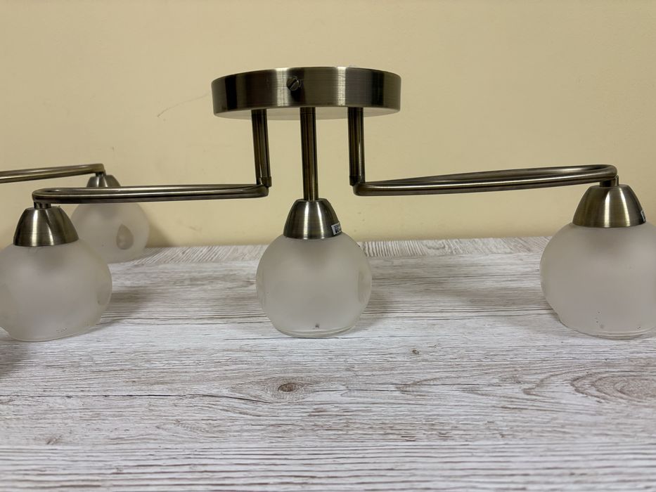 Lustre cu 4 si 3 becuri