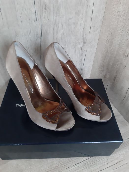 Дамски отворени обувки