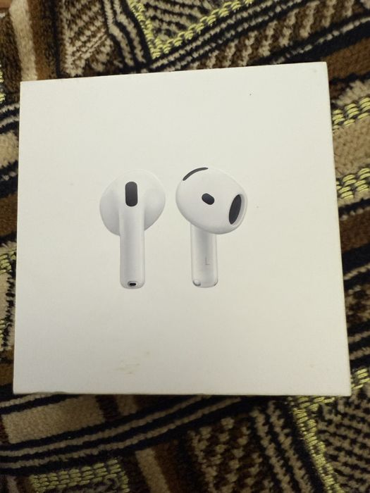 Продам airpods 4