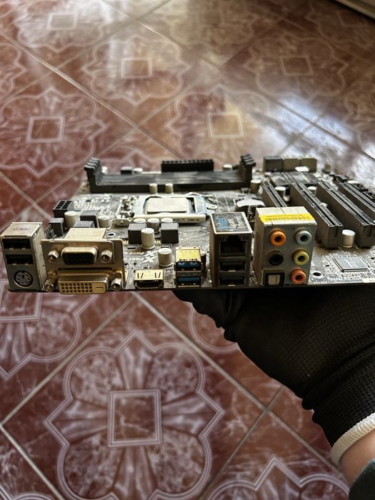 Дънна платка ASRock с процесор