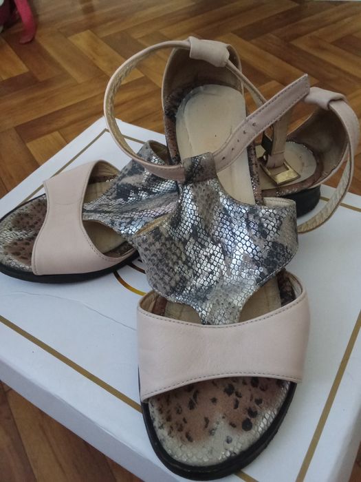 Босоножки состоянии хорошем рр 37 кожаные мягкие