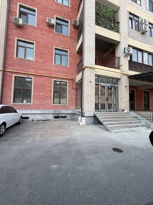 Гунча / Версал нежилое 135 кв. 2 линия