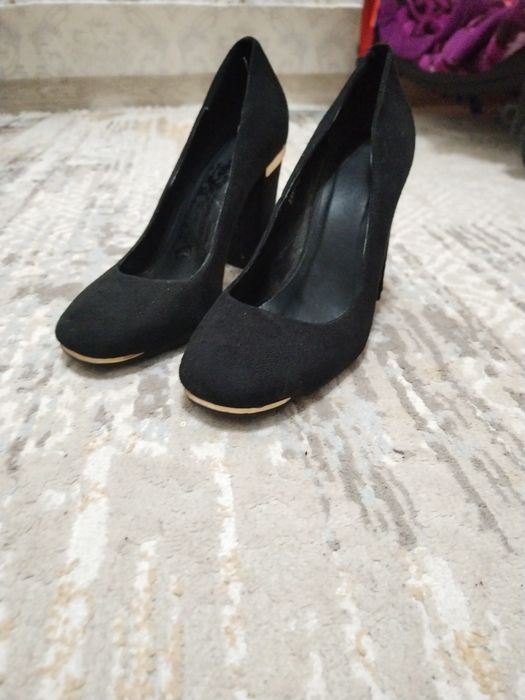 Продаётся туфли замшевые размера 37.38