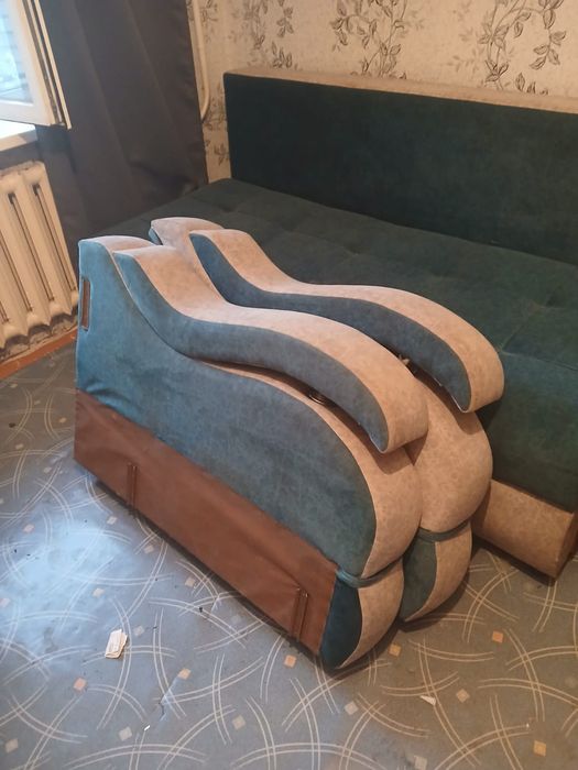 Продам холодильник и диван вместе за 60000