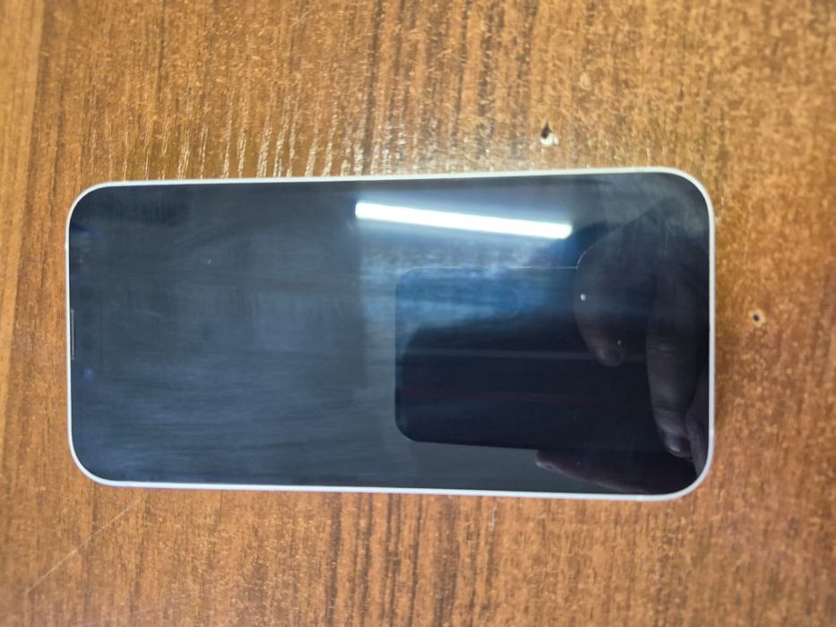 Iphone 13 белыи свет  память 128 гб