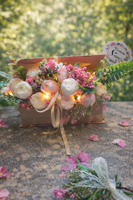 Подаръчни кошници и цветя от соев восък