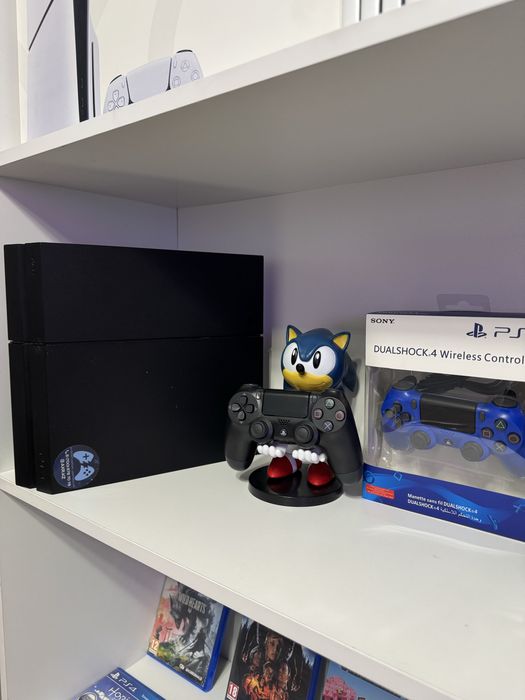 Playstation 4 500гб с играми и двумя джостиками