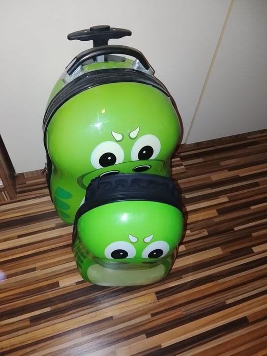 Куфар и раница-Дино