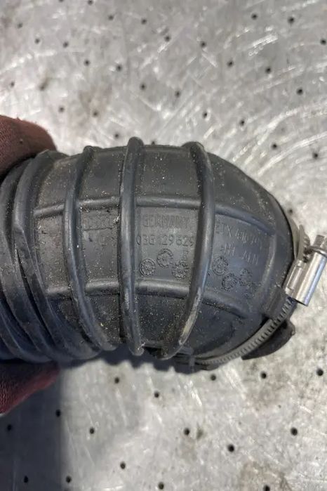 Furtun tub admisie aer turbo 03G 129 629 Audi A4 2008