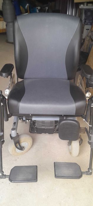 Vand scaun electric pentru persoane cu dizabilitati