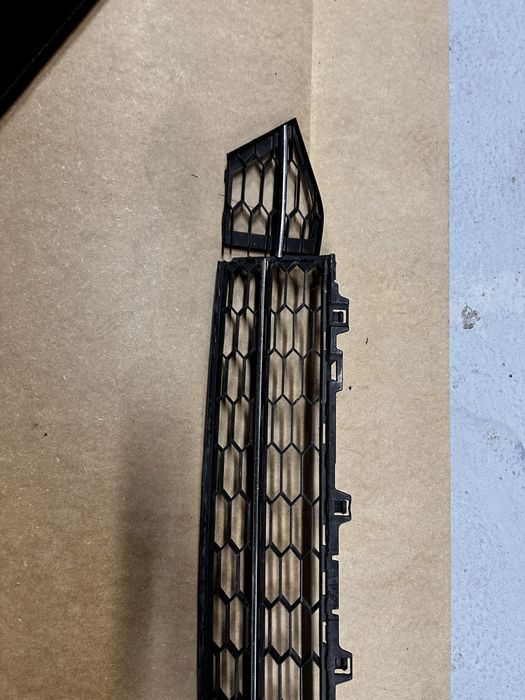 Grilă inferioară bară față skoda superb 3.