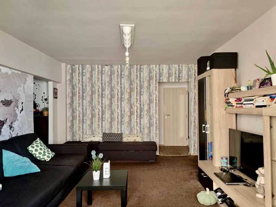 Apartament cu 3 camere în zona 300, cu vedere spre faleza Mureșului, lângă Universitate — fotografia 1