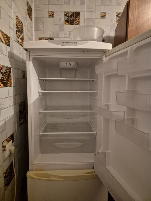 Срочно продам холодильник!