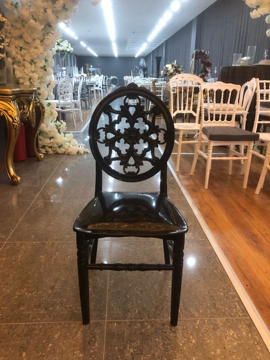 Scaune  chiavari 41 lei +TVA