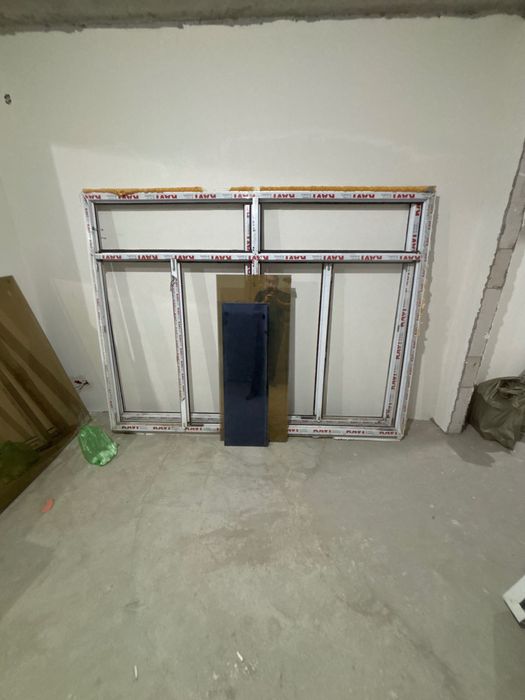 Продам пластиковую балконную рамму