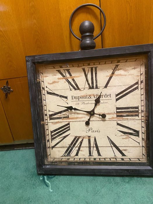 Стенен часовник Нов