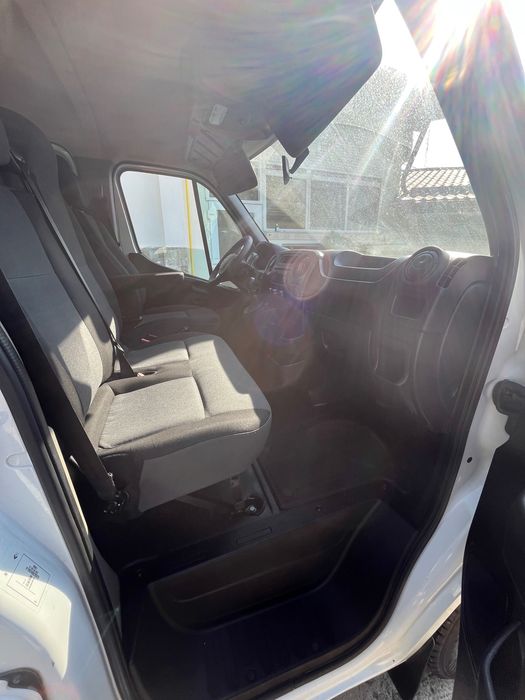 Autoutilitara Renault Master Doka