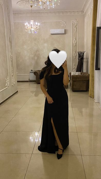 Черное платье со шлейфом