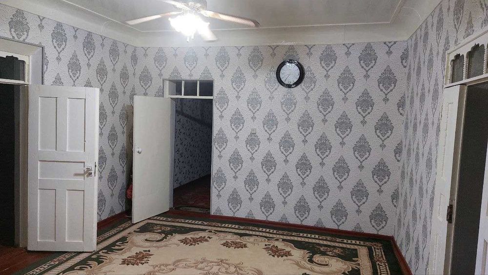 Уй сатылады центрда