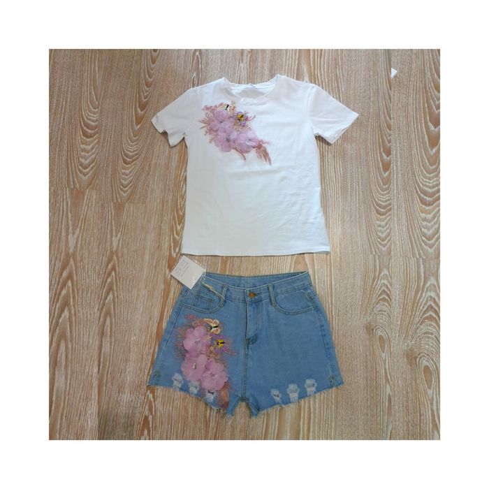 Set pantaloni scurti blugi noi S/M si tricou talie inalta flori