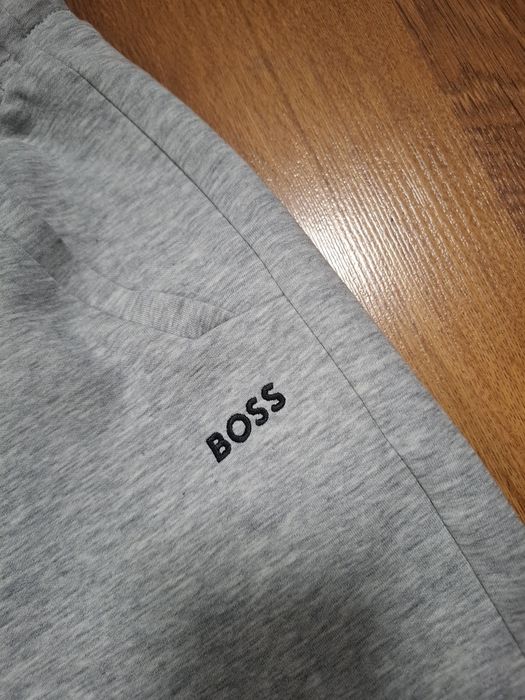 BOSS мъжки панталонки M размер.