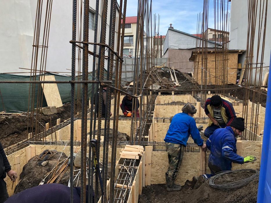 Noi suntem solutia ta !!! Executam case la cheie/ la rosu ,renovari