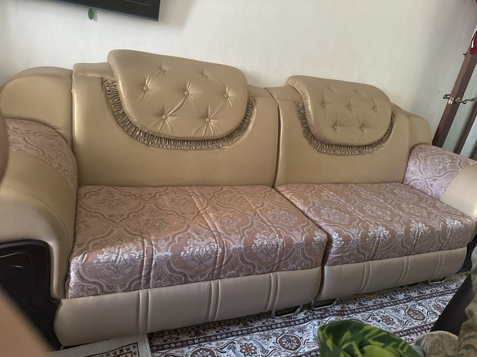 Диван почти новый