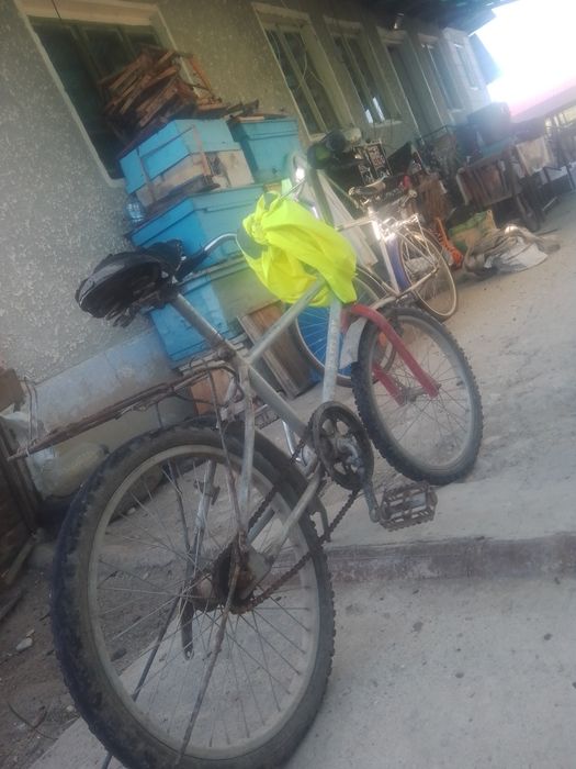 Vând bicicletă. Bicicleta este foarte bună nu are niciun defect
