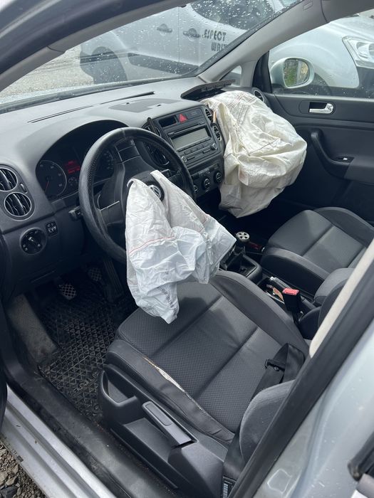 Golf 5 plus accidentat