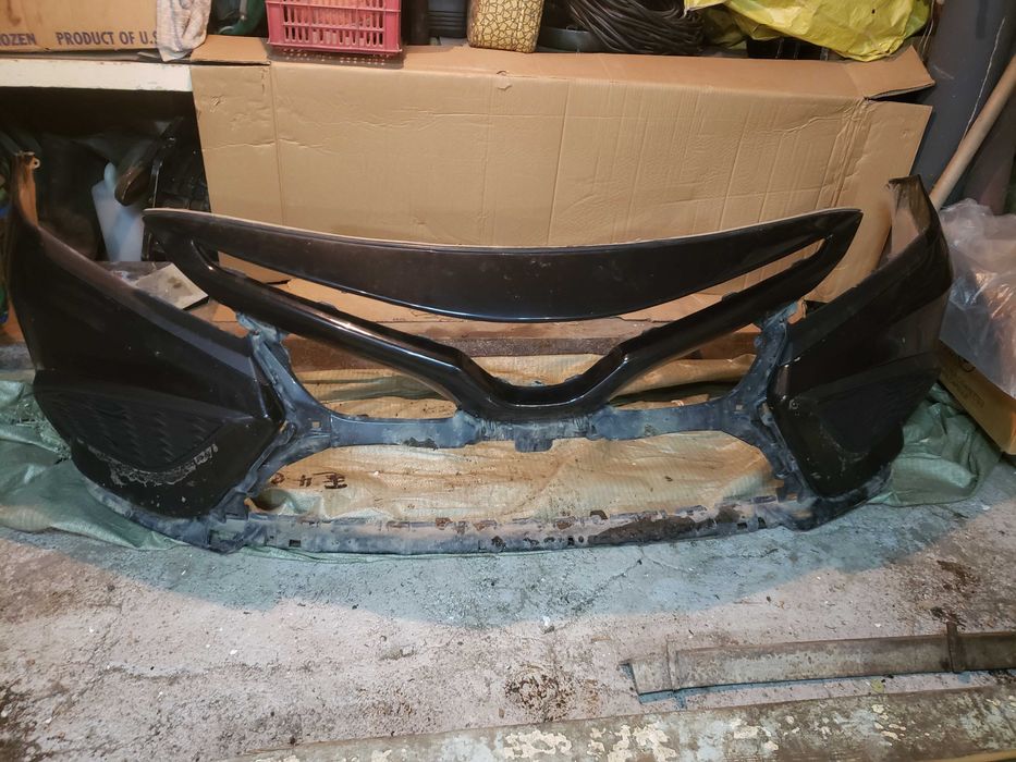 Передний бампер Toyota Camry 75