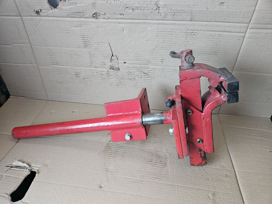 Menghină din oțel Kupper 125 mm cu suport reglabil