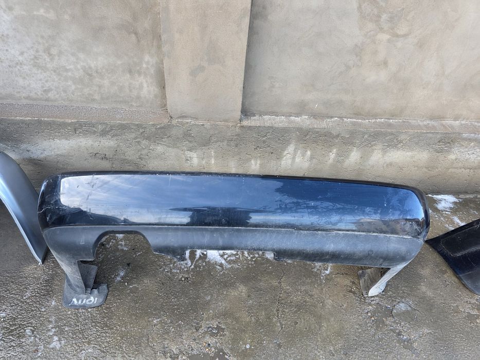 Бампер задний на Ауди А6 С4 кузов.