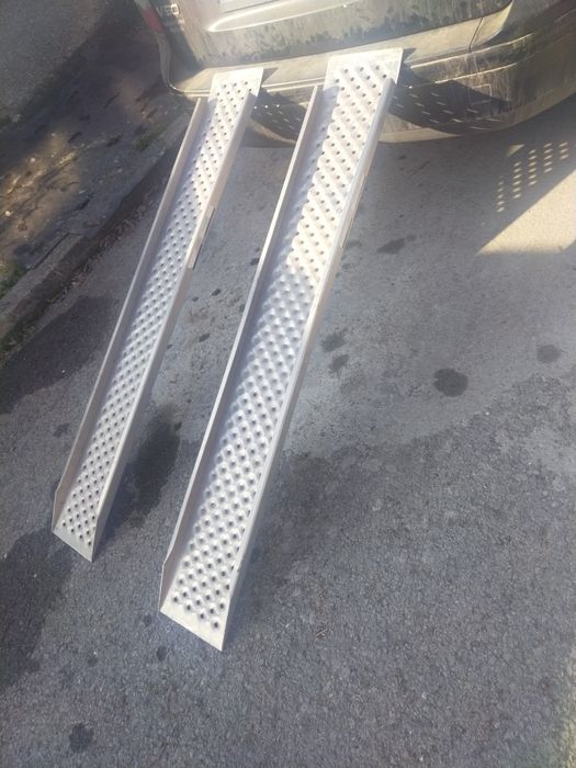 Алуминиеви товарни рампи за автомобил, джип, бус, ATV, багерче, мотор, скутер
Подходящи за ремонт, техническо обслужване смяна на масло