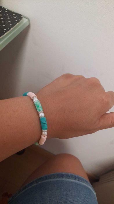 Bratari handmade vesele si colorate!