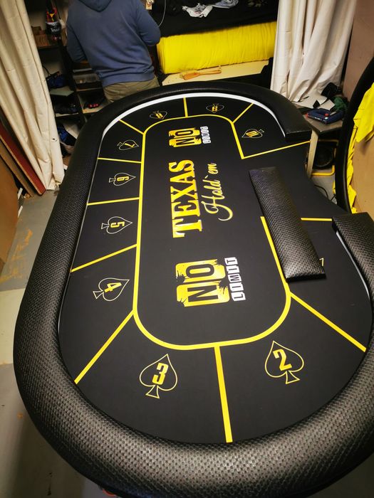 Mese de poker personalizate