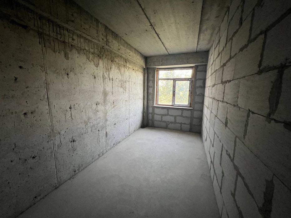 Срочно продаю квартиру в Новостройке 1/7/9