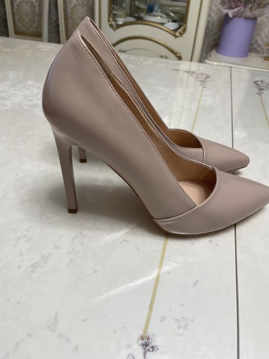 Продам женские туфли