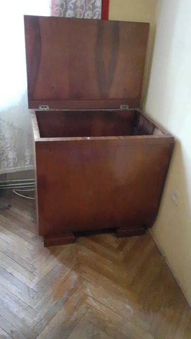 Lada  depozitare antica