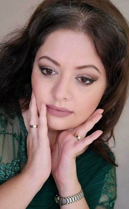 Гримьор предлага професионален грим по домовете