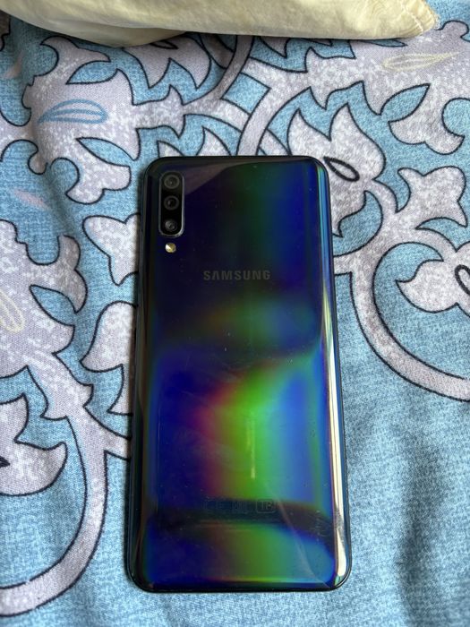 Samsung Galaxy A50 в хорошем состоянии