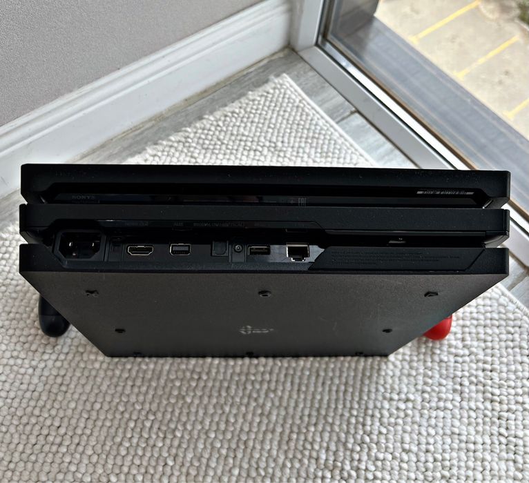 PlayStation 4 PRO 1 терабайт с играми