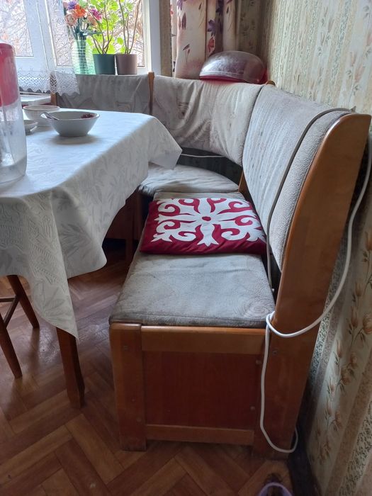 Отдам бесплатно кухонный уголок