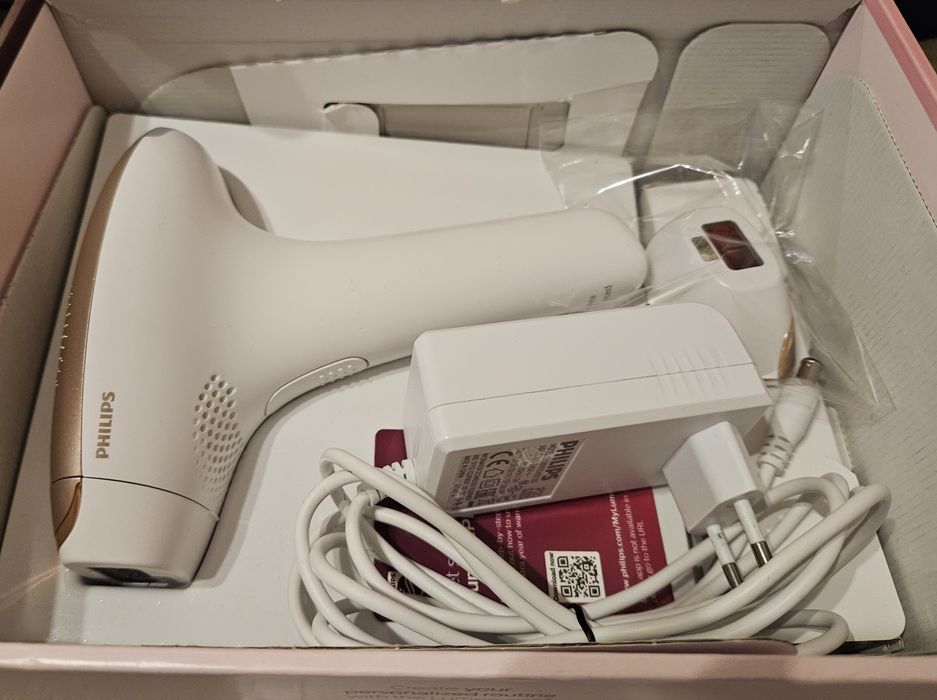 Фотоепилатор Philips Lumea Advanced BRI921